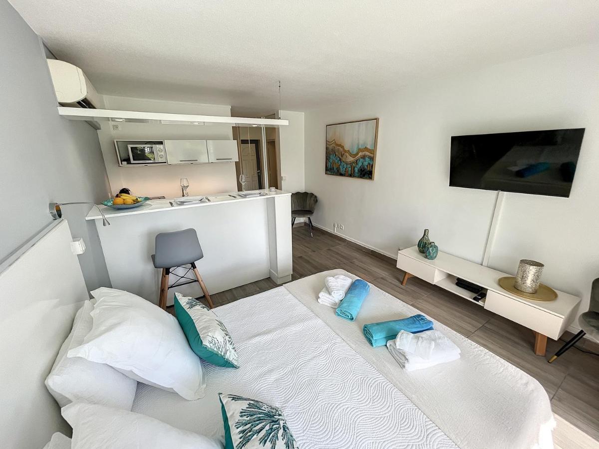 Blue Paradise Studio Avec Acces Privatif Plage Le Gosier  Buitenkant foto